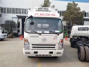 國六4.2米大運(yùn)藍(lán)牌冷藏車