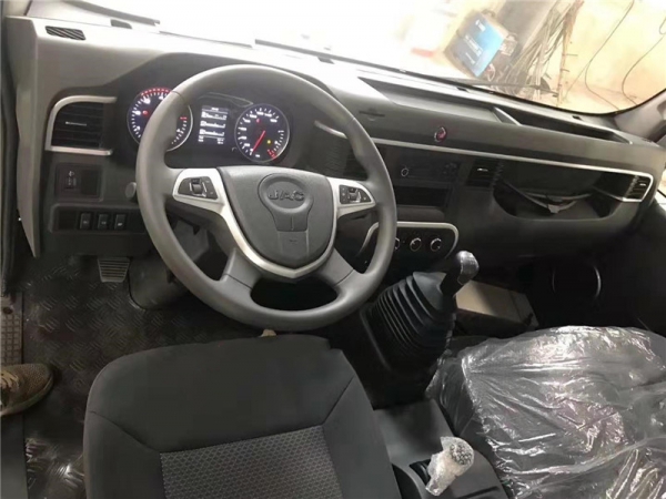 國(guó)六4.2米江淮駿鈴V6冷藏車