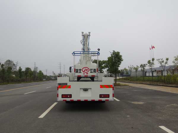 東風(fēng)五節(jié)折臂24米高空作業(yè)車